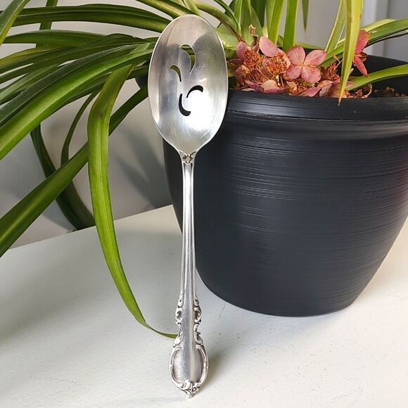 Rogers Bros. Serving Spoon‎ - Picture 1 of 3